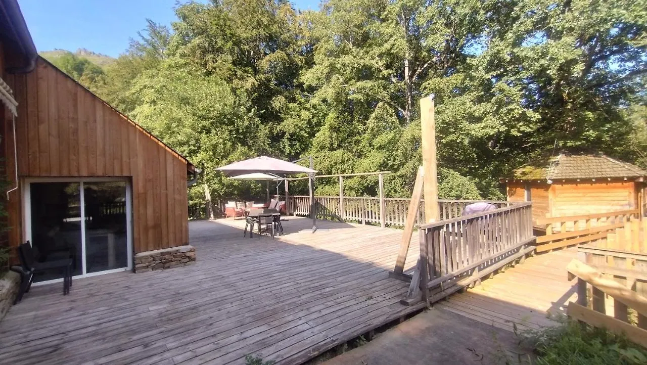 Bed and Breakfast A Coeur D'Hetre Estaing  0*, Estaing (Hautes-Pyrenees) Francie
